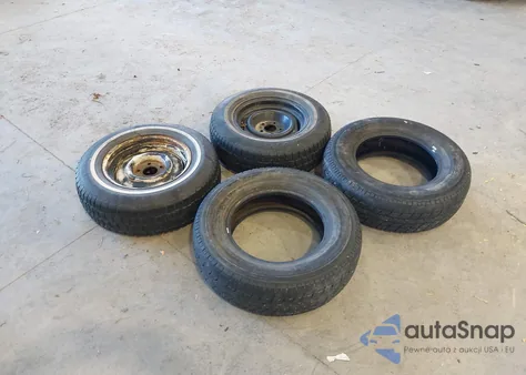 1996 Ford Crown Victoria z USA, uszkodzony, nr VIN 2FALP7367TX101761